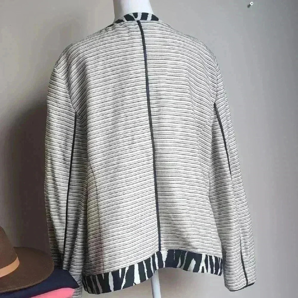 Chico's Stylish Black and White Women's Jacket - Picture 3 of 8